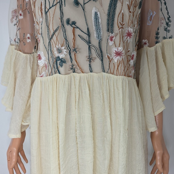 Umgee Floral Embroidered Mini Dress Bell Sleeve Beige Boho Womens Size XL - Picture 5 of 12